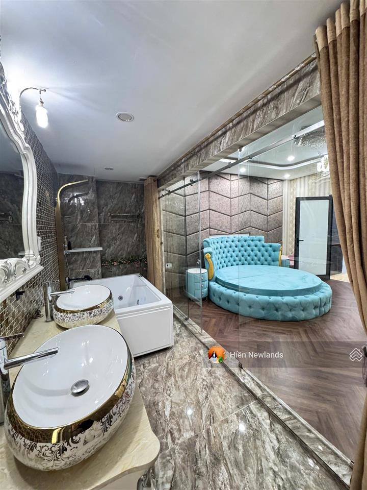 Bán nhà 3 tầng siêu đẹp mặt tiền đường sát nguyễn phước lan khu đảo vip 2 hoà xuân giá chỉ 10,5 tỷ