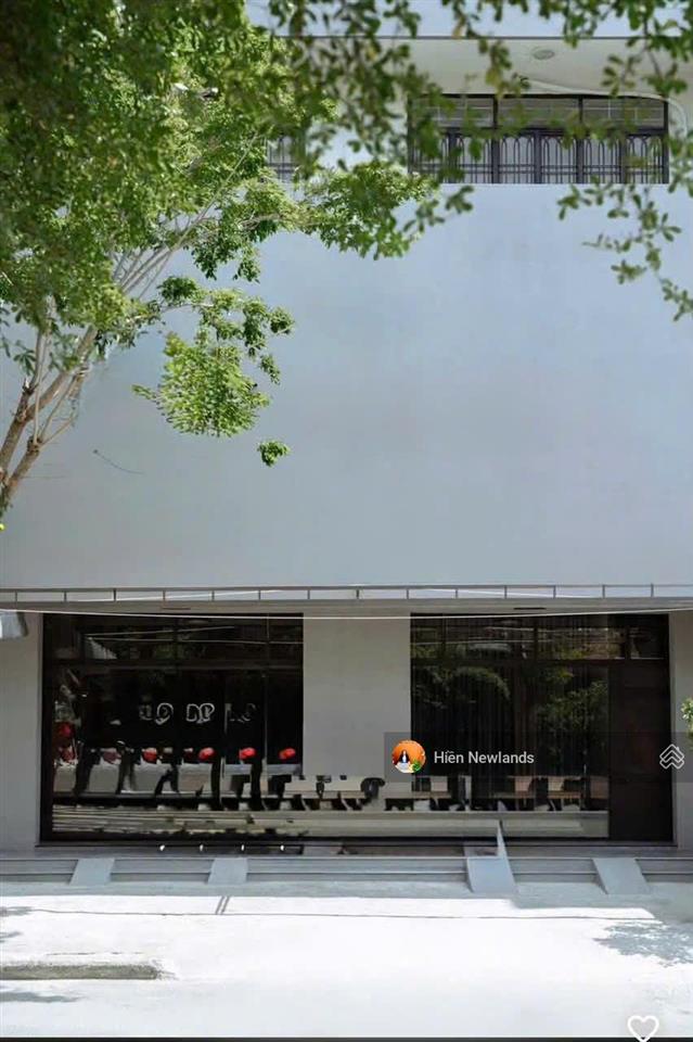 Cho thuê tòa nhà 3 tầng 200m2 x 3 tầng mt đường sát núi thành gần tiểu la ngang 10m khu kd sầm uất