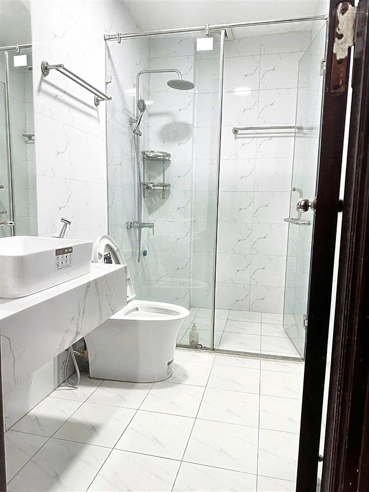 Cho thuê nhà nguyên căn giải phóng  hoàng mai, ô tô đỗ cửa, 4pn, 12,5 triệu/tháng