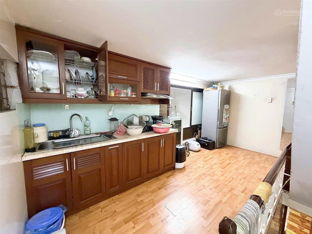 Cho thuê mặt phố bùi ngọc dương, vỉa hè kinh doanh, 40m2, lô góc, làm spa, hiệu thuốc, chỉ 20tr/th