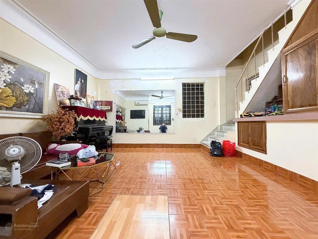 Cho thuê mặt phố bùi ngọc dương, vỉa hè kinh doanh, 40m2, lô góc, làm spa, hiệu thuốc, chỉ 20tr/th