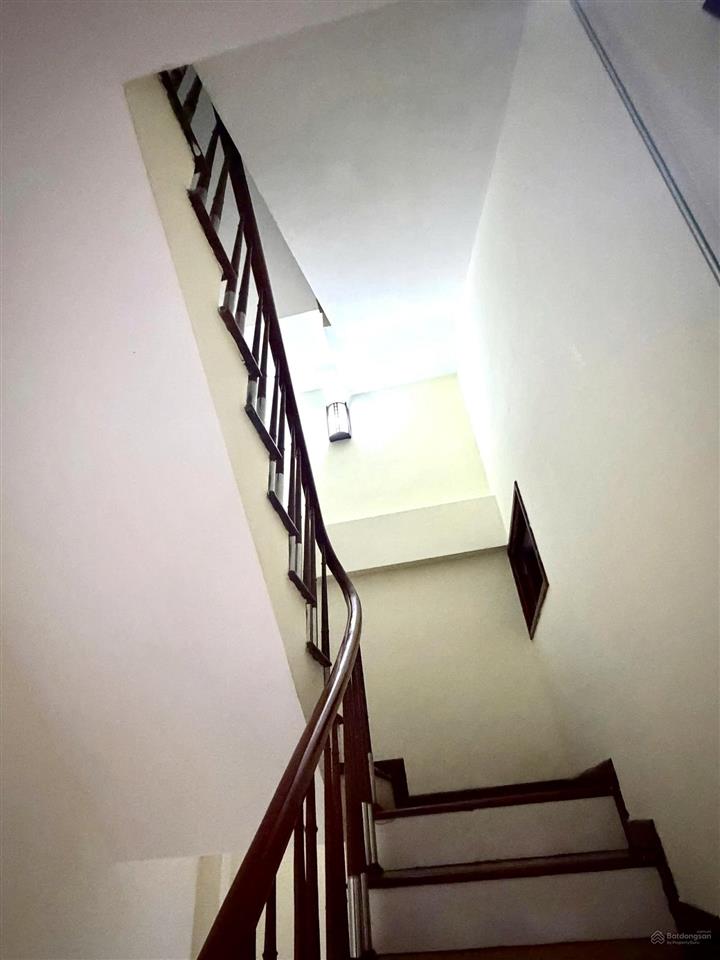 Cho thuê nhà nguyên căn tân mai, 35m x 5 tầng, 3pn khép kín, full nội thất chỉ 10,5 tr/tháng