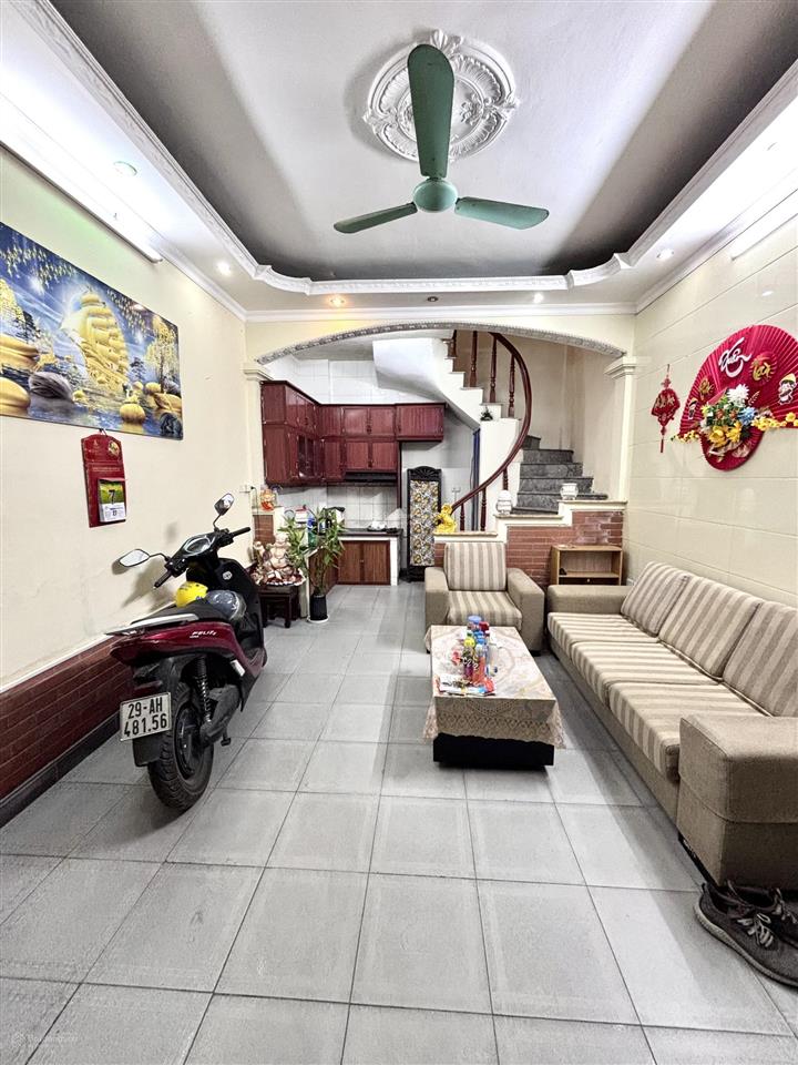 Cho thuê nguyên căn 113 nguyễn chính  tân mai, 30m2, 2 ngủ, nội thất cơ bản, giá 9 triệu