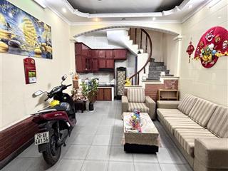 Cho thuê nguyên căn 113 nguyễn chính  tân mai, 30m2, 2 ngủ, nội thất cơ bản, giá 9 triệu