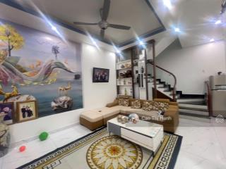 Nhà xây 3 tầng độc lập sân cổng đường đồng hoà  cách mặt đường 40m