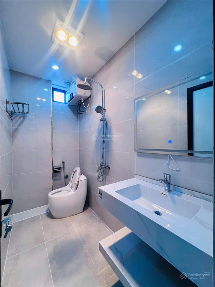 Nhà đường trường chinh  2 ô tô tránh nhau  4 tầng xây mới độc lập