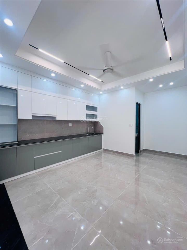 Nhà đường trường chinh  2 ô tô tránh nhau  4 tầng xây mới độc lập