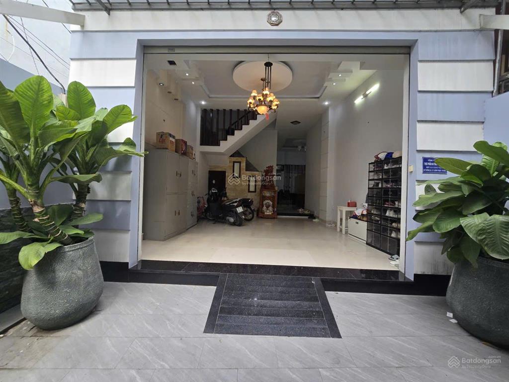 Bán nhà đẹp, đủ tiện nghi, cách mặt tiền đường trường sa, phường 17, quận bình thạnh chỉ 10 m.