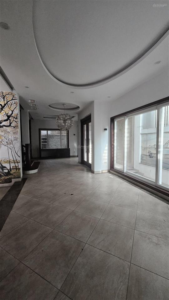 Cho thuê nhà riêng biệt thự 151m2 5 tầng giá 70tr/th tại mặt phố nguyễn cao luyện,  0941 861 ***