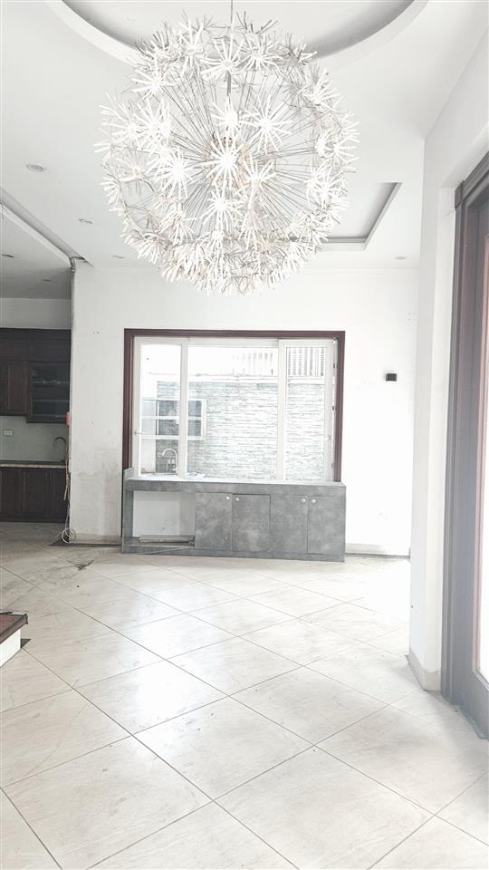 Cho thuê nhà riêng biệt thự 151m2 5 tầng giá 70tr/th tại mặt phố nguyễn cao luyện,  0941 861 ***