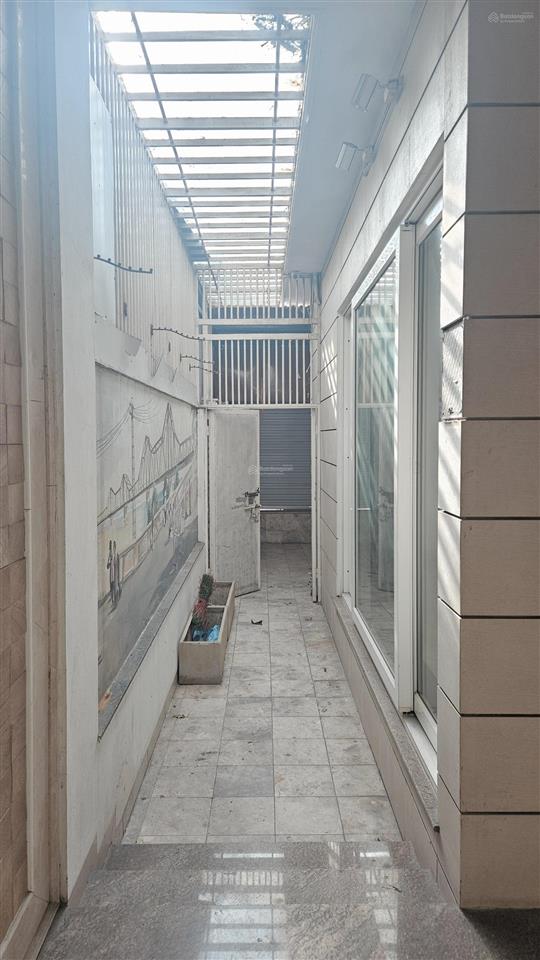 Cho thuê nhà riêng biệt thự 151m2 5 tầng giá 70tr/th tại mặt phố nguyễn cao luyện,  0941 861 ***