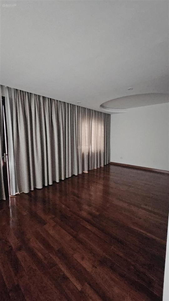 Cho thuê nhà riêng biệt thự 151m2 5 tầng giá 70tr/th tại mặt phố nguyễn cao luyện,  0941 861 ***