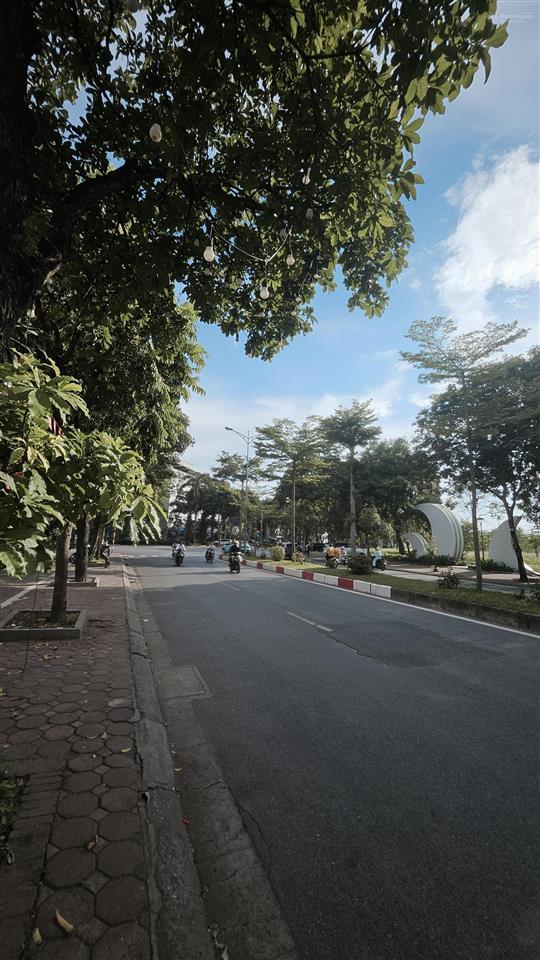 Cho thuê nhà riêng biệt thự 151m2 5 tầng giá 70tr/th tại mặt phố nguyễn cao luyện,  0941 861 ***