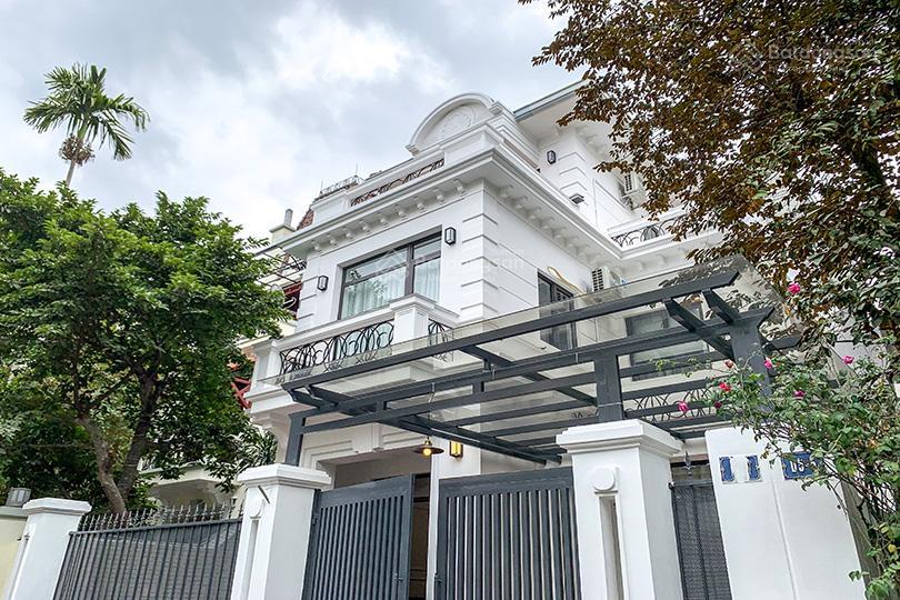 Cho thuê bt ciputra, 180m2, 4 phòng ngủ, đầy đủ nội thất, gần trường quốc tế