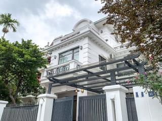Cho thuê bt ciputra, 180m2, 4 phòng ngủ, đầy đủ nội thất, gần trường quốc tế