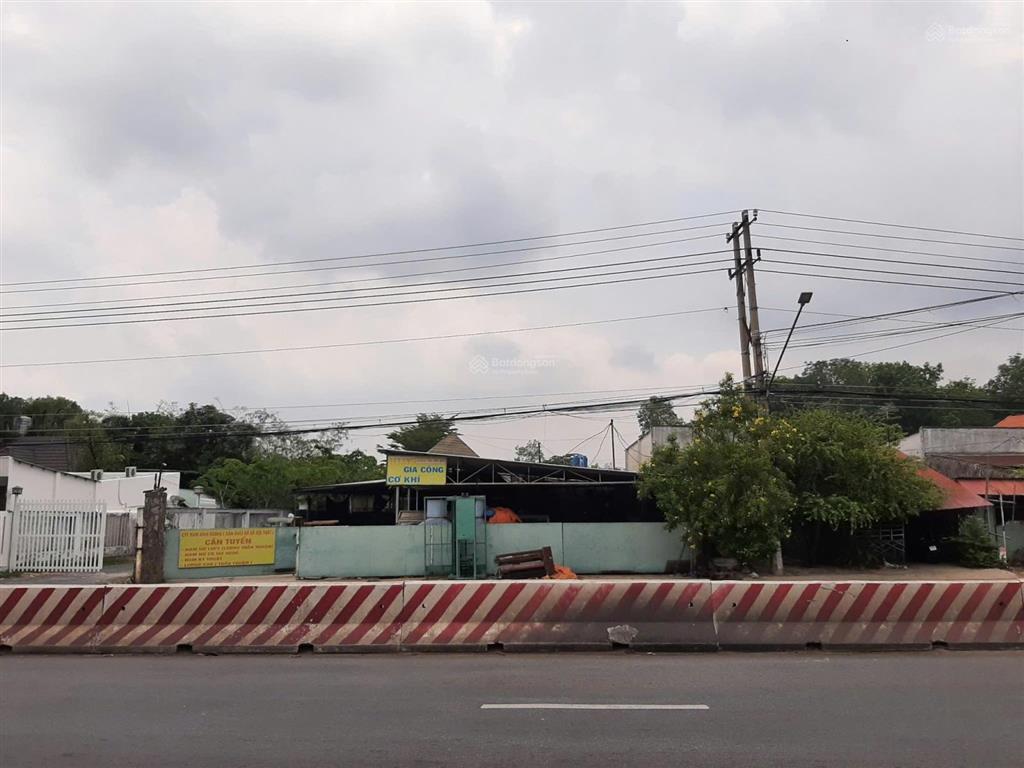 Dt 1905m2, ngang 20m 18 triệu/m2 đang cho thuê 50 triệu/tháng đang là xưởng sản xuất đồ gỗ