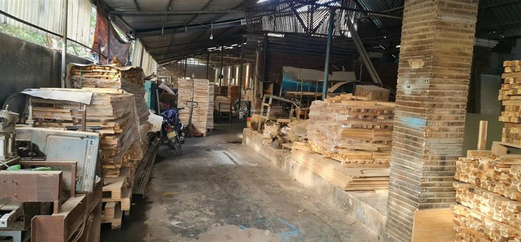 Dt 1905m2, ngang 20m 18 triệu/m2 đang cho thuê 50 triệu/tháng đang là xưởng sản xuất đồ gỗ