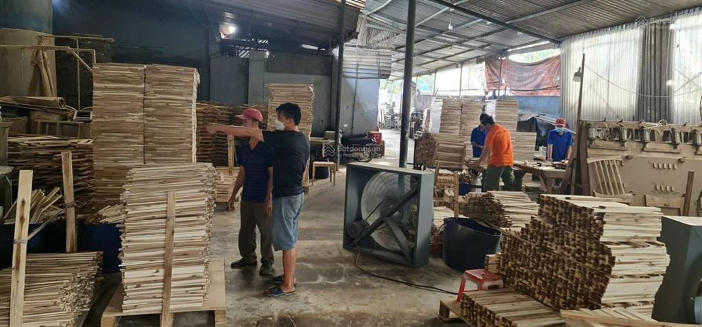 Dt 1905m2, ngang 20m 18 triệu/m2 đang cho thuê 50 triệu/tháng đang là xưởng sản xuất đồ gỗ
