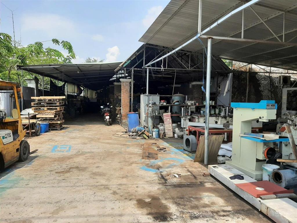Dt 1905m2, ngang 20m 18 triệu/m2 đang cho thuê 50 triệu/tháng đang là xưởng sản xuất đồ gỗ