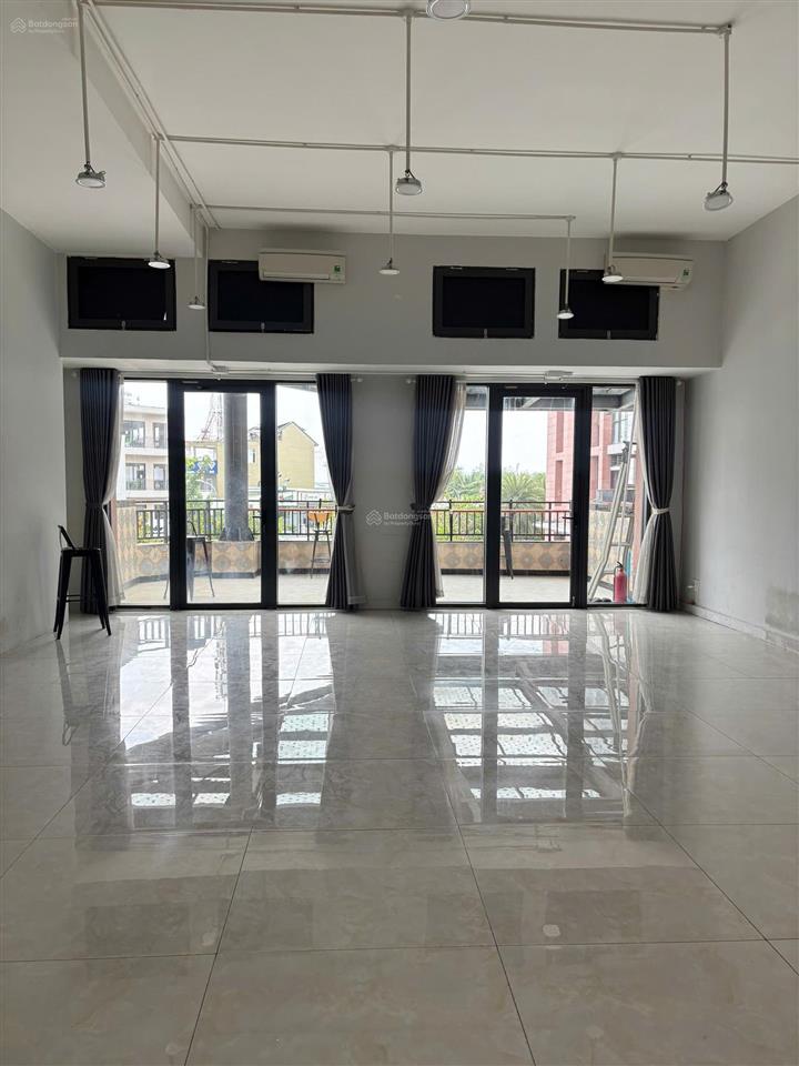 Cho thuê văn phòng diện tích lớn có ban công riêng  the sun avenue  an phú  quận 2