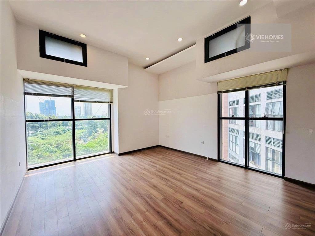 Cho thuê văn phòng tại the sun avenue chỉ 14tr/tháng, trống sẵn