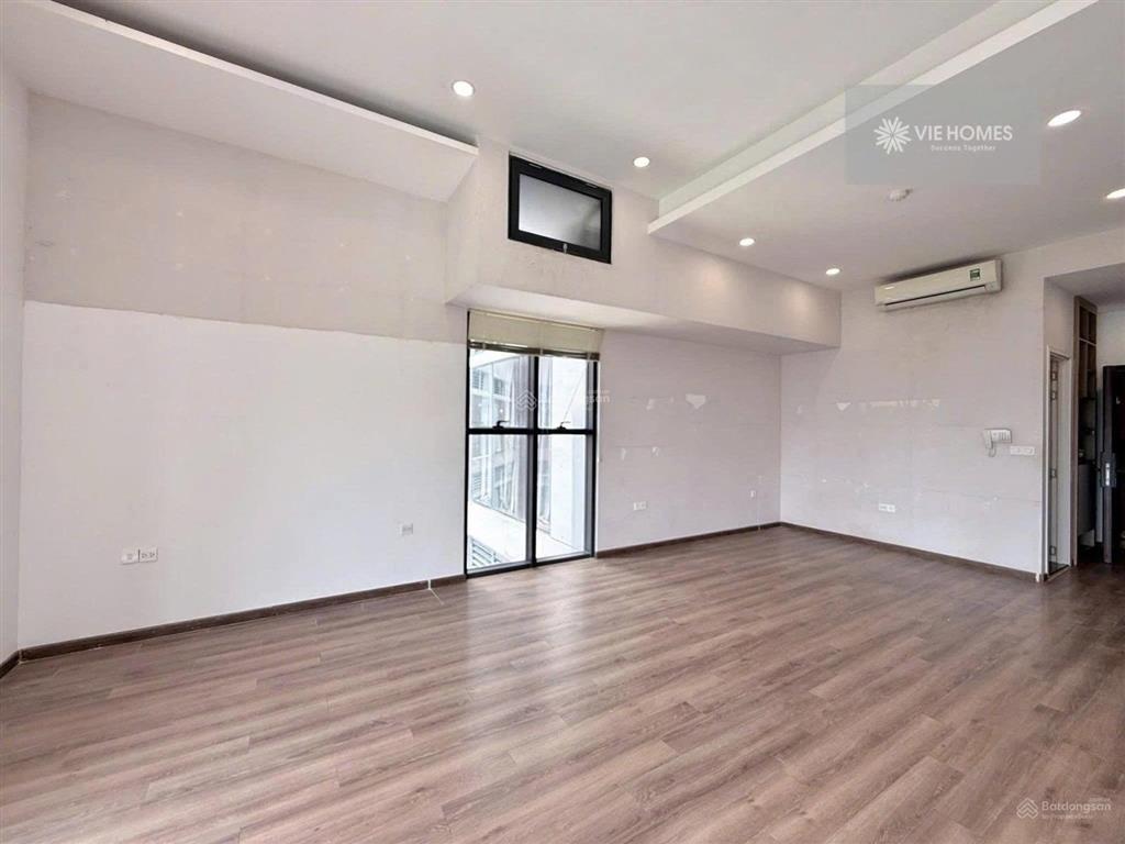 Cho thuê văn phòng tại the sun avenue chỉ 14tr/tháng, trống sẵn