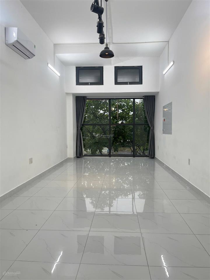Cho thuê văn phòng trống sẵn 41m2, chỉ 11 triệu/tháng.  0906 689 ***