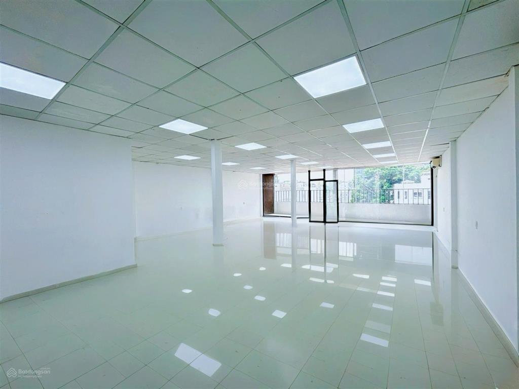 Cho thuê văn phòng hot nhất khu vực chợ võ văn tần, 50m2, chỉ hơn 17 triệu/th
