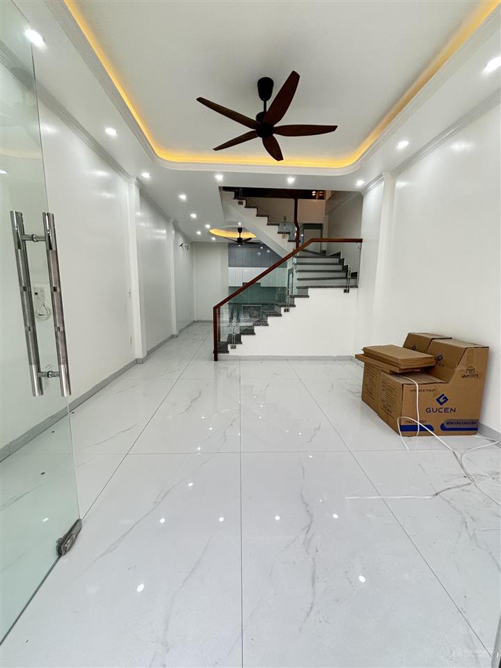 4 tầng đẹp đường 3 ô tô  hùng vương  hồng bàng