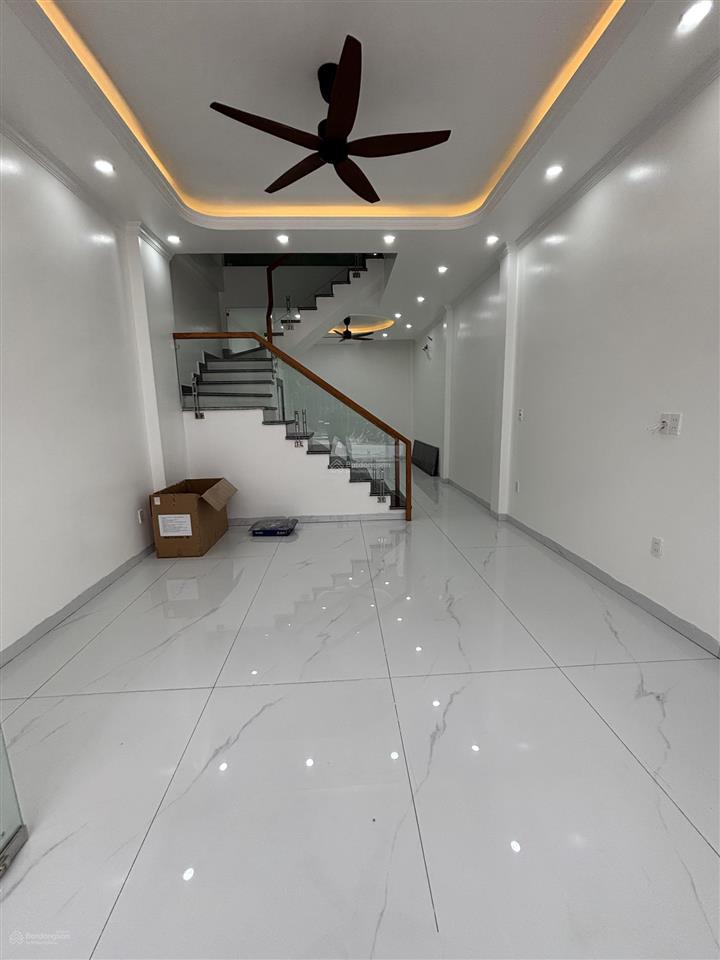 4 tầng đẹp đường 3 ô tô  hùng vương  hồng bàng