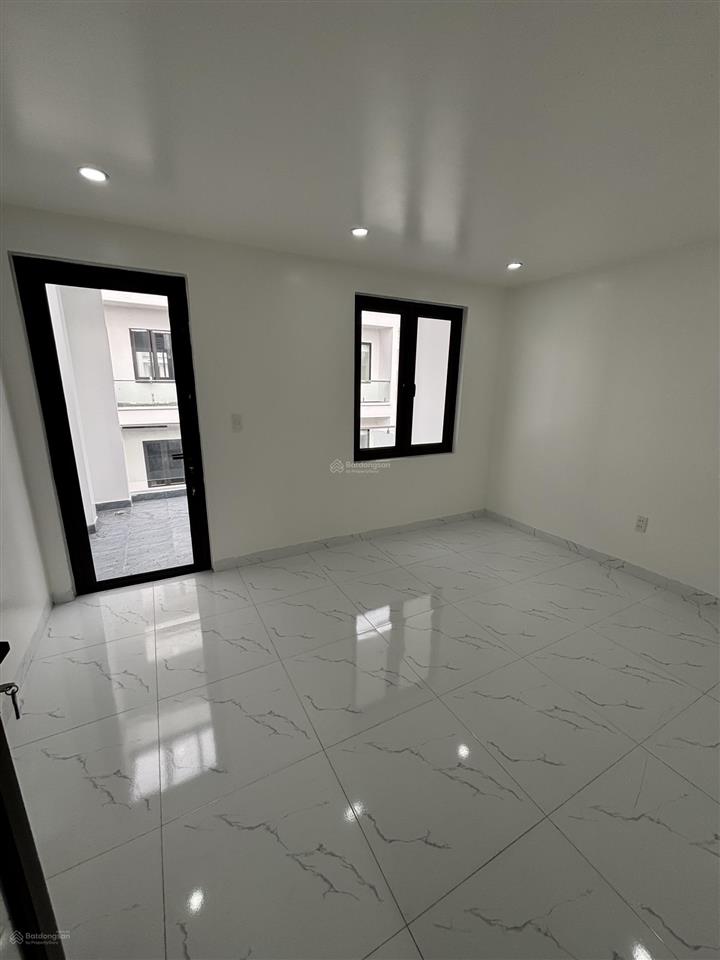 4 tầng đẹp đường 3 ô tô  hùng vương  hồng bàng
