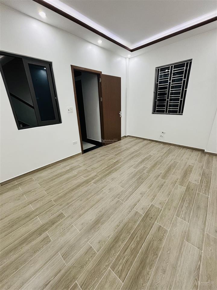 Nhà 4 tầng đẹp độc lập, mặt đường 10m, gần metro, gần bến xe thượng lý, sở dầu, hồng bàng