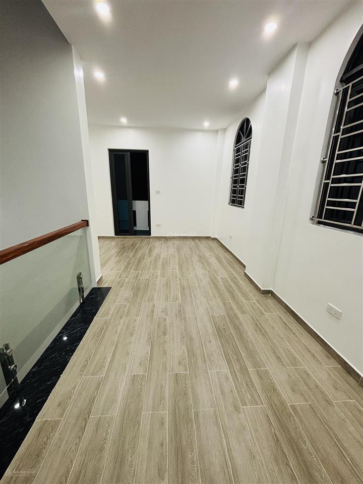 Nhà 4 tầng đẹp độc lập, mặt đường 10m, gần metro, gần bến xe thượng lý, sở dầu, hồng bàng