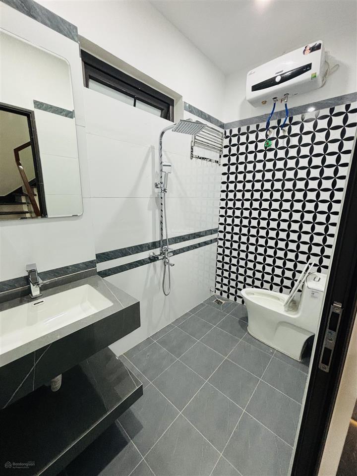 Nhà 4 tầng đẹp độc lập, mặt đường 10m, gần metro, gần bến xe thượng lý, sở dầu, hồng bàng