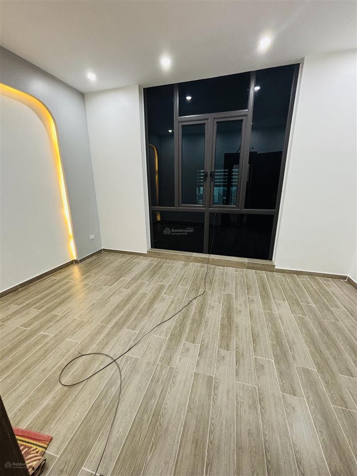 Nhà 4 tầng đẹp độc lập, mặt đường 10m, gần metro, gần bến xe thượng lý, sở dầu, hồng bàng