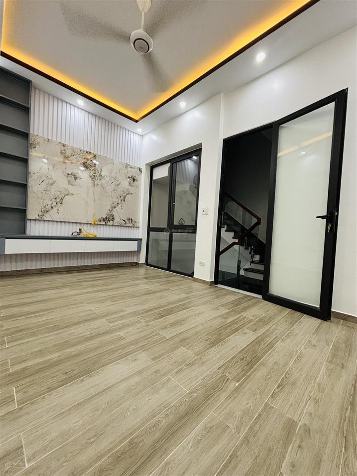 Nhà 4 tầng đẹp độc lập, mặt đường 10m, gần metro, gần bến xe thượng lý, sở dầu, hồng bàng