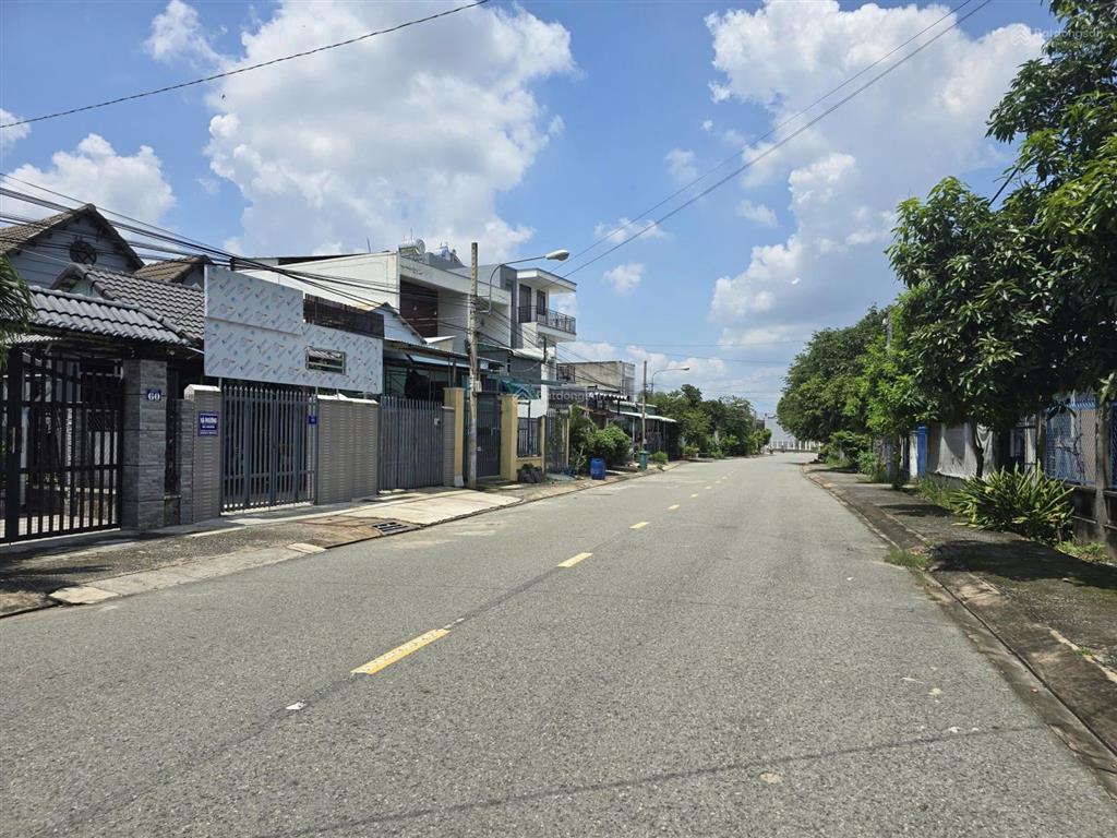 Đất xây biệt thự, kho xưởng đx081, định hòa. 20x45 thổ cư 200m đường nhựa 8m có vỉa hè giá cực tốt