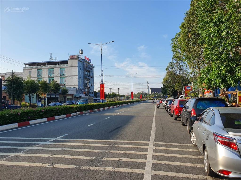 Mặt tiền tạo lực 7 (huỳnh văn lũy), diện tích 10x30m thổ cư 100%, kế bên tthc tp mới