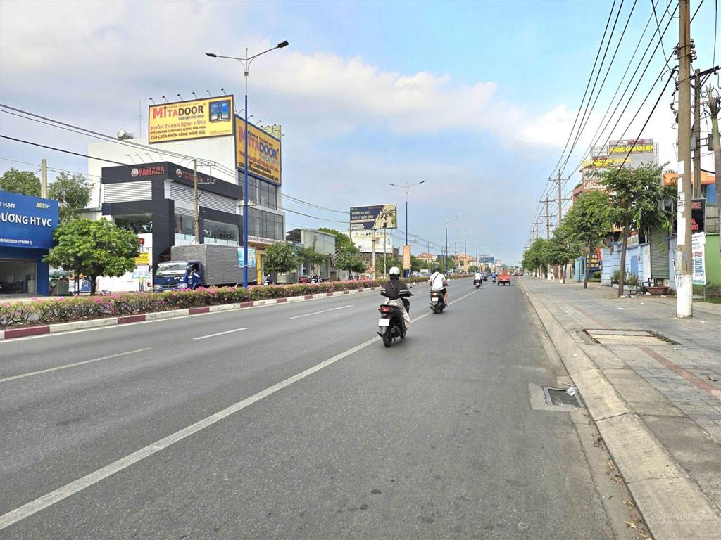 Mặt tiền đại lộ bình dương gần vietcombank và techcombank, 6x25 thổ cư 100% giá bán cực tốt