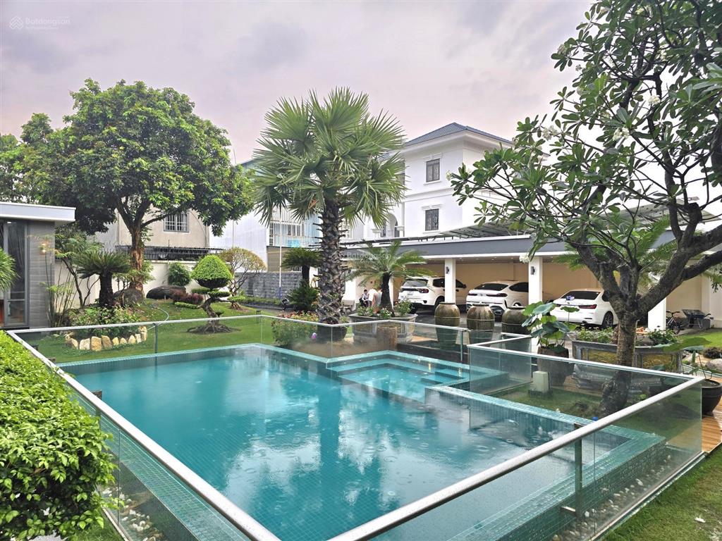 Biệt thự sân vườn có hồ bơi trung tâm thủ dầu một, 1375m2, có 6 phòng ngủ sân đậu 6 ôtô giá cựctốt