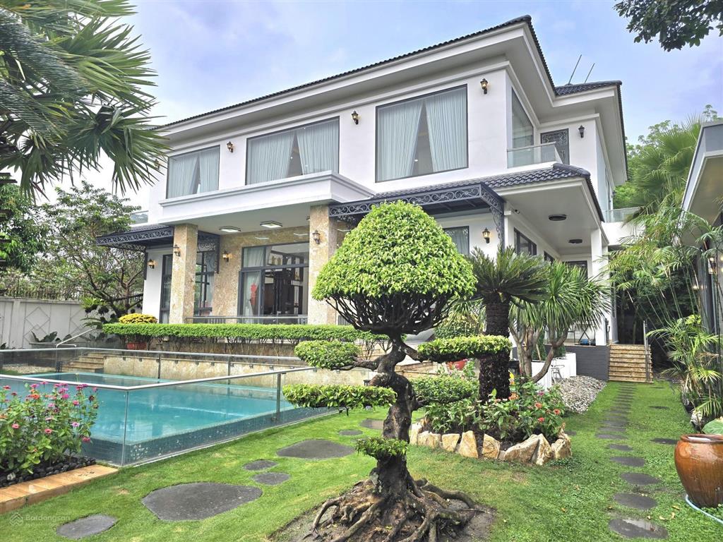 Biệt thự sân vườn có hồ bơi trung tâm thủ dầu một, 1375m2, có 6 phòng ngủ sân đậu 6 ôtô giá cựctốt