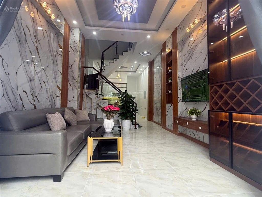 Bán gấp nhà 1 trệt 2 lầu dx07 phú mỹ cách huỳnh văn lũy vào chỉ 50m có 3 phòng ngủ sân ô tô giá tốt