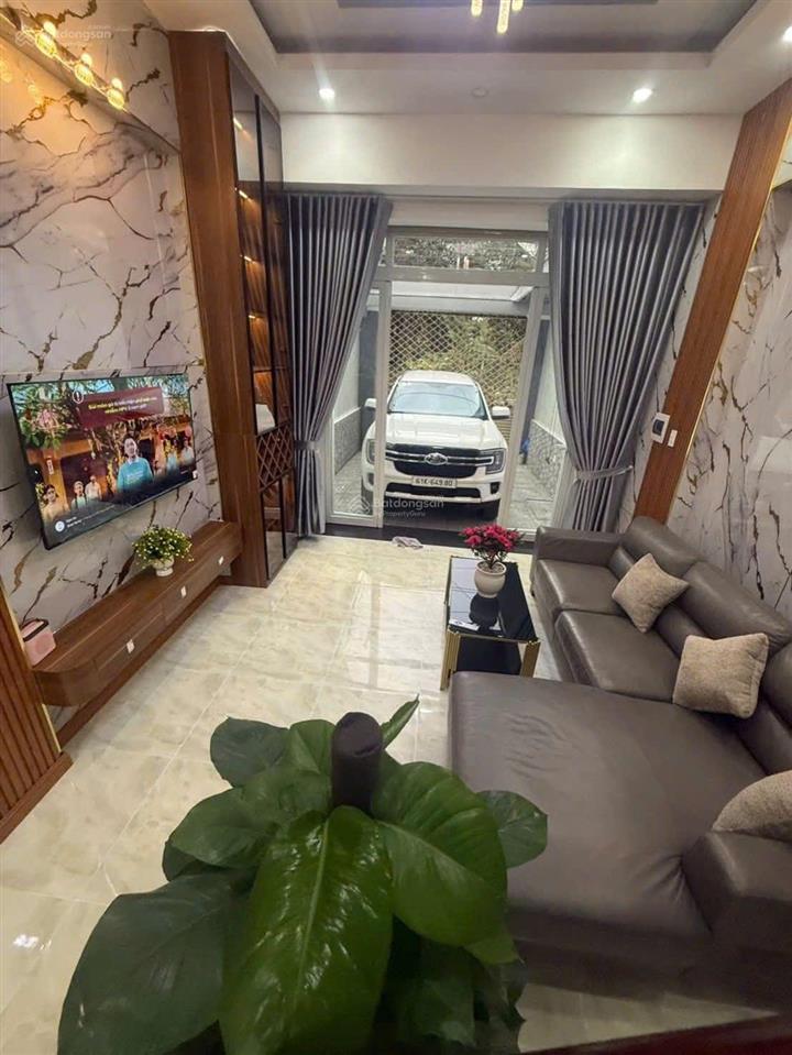Bán gấp nhà 1 trệt 2 lầu dx07 phú mỹ cách huỳnh văn lũy vào chỉ 50m có 3 phòng ngủ sân ô tô giá tốt