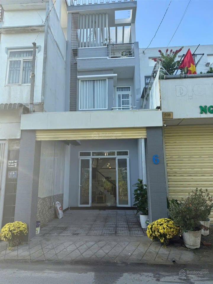 Bán gấp nhà 1 trệt 2 lầu dx07 phú mỹ cách huỳnh văn lũy vào chỉ 50m có 3 phòng ngủ sân ô tô giá tốt