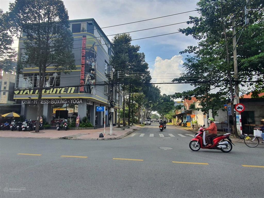 Siêu phẩm lô góc hai mặt tiền đường d1 khu tđc chánh nghĩa, 12,5x24 ngay sau lưng siêu thị coopmart