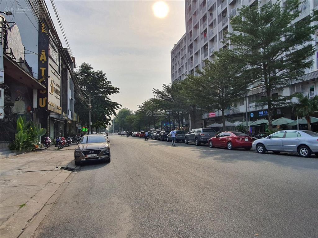 Biệt thự 3 tầng tân cổ điển kdc phú hòa 1, 6x20 đã hoàn công sát công viên cực kì đẹp giá tốt 12 tỷ