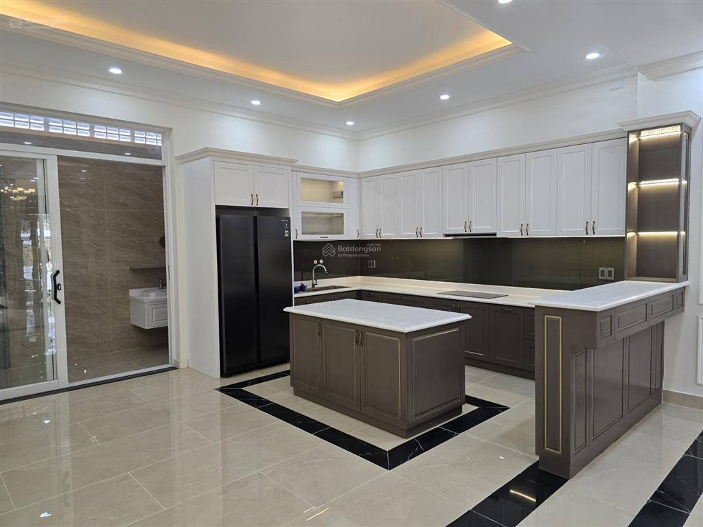 Biệt thự 3 tầng tân cổ điển kdc phú hòa 1, 6x20 đã hoàn công sát công viên cực kì đẹp giá tốt 12 tỷ