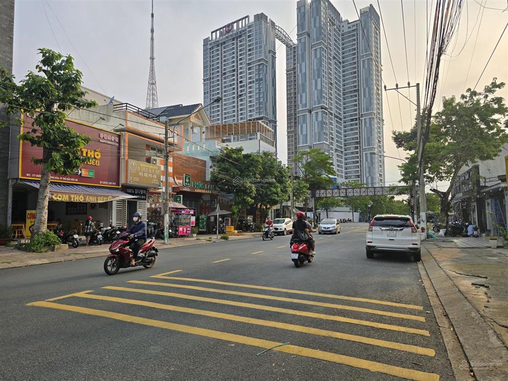 Mặt tiền d1 khu dân cư phú hòa 1 diện tích 6x30m thổ cư 135,8m2 vị trí đẹp giá tốt chỉ 13,5 tỷ