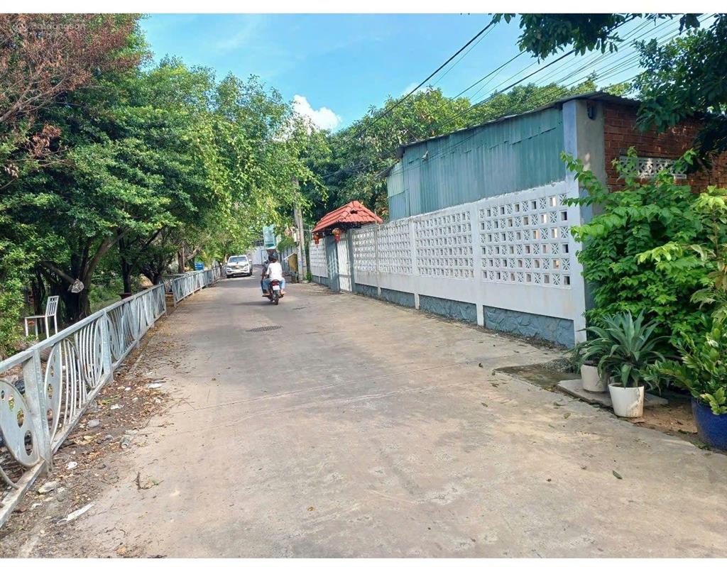 Siêu phẩm xây biệt thự sân vườn chánh nghĩa, thủ dầu một. diện tích 20,5x37m đường ôtô né nhau luôn