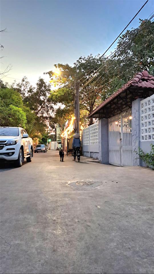 Siêu phẩm xây biệt thự sân vườn chánh nghĩa, thủ dầu một. diện tích 20,5x37m đường ôtô né nhau luôn